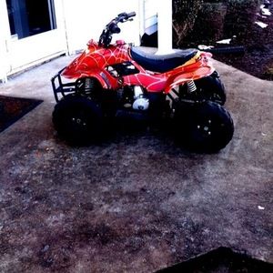 Meet your Posher, Akia